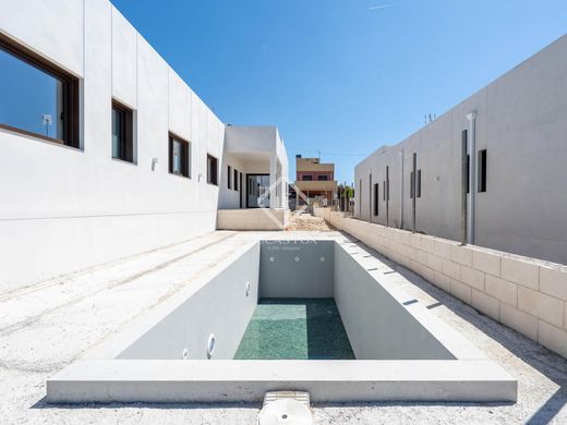 Villa in Roda de Barà, Province of Tarragona