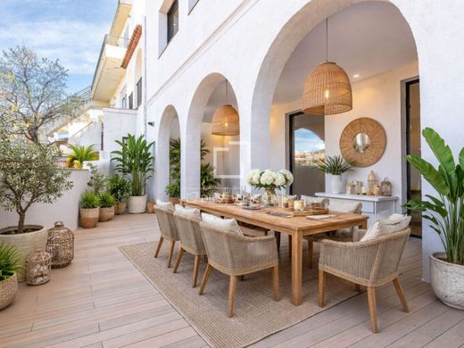 Villa in Sant Just Desvern, Province of Barcelona