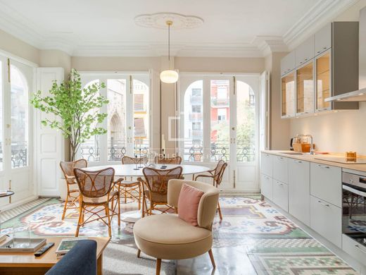 Apartment / Etagenwohnung in Valencia, Provinz Valencia