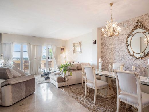 Apartment in Nueva Andalucia, Malaga