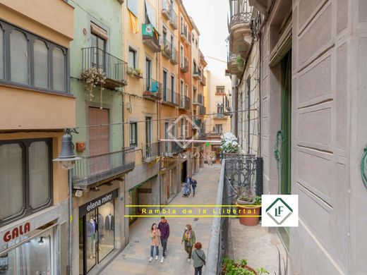 Apartment / Etagenwohnung in Girona, Provinz Girona