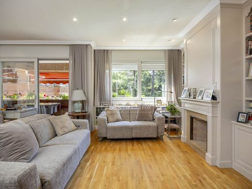 Apartment / Etagenwohnung in Barcelona, Provinz Barcelona