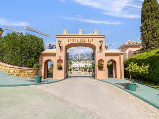 Villa in Nueva Andalucia, Malaga