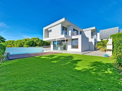 Villa in Vilanova i la Geltrú, Province of Barcelona