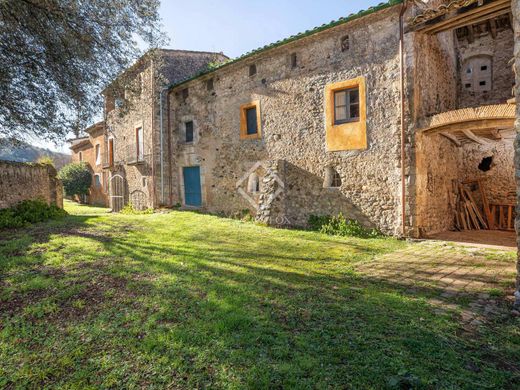 Köy evi Cabanelles, Província de Girona