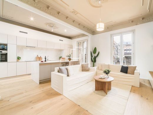 Apartment / Etagenwohnung in Barcelona, Provinz Barcelona