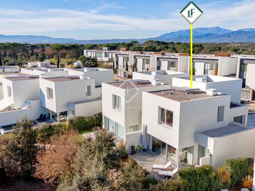 Villa in Caldes de Malavella, Province of Girona