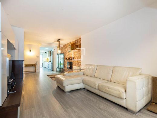 Apartment / Etagenwohnung in Esplugues de Llobregat, Provinz Barcelona