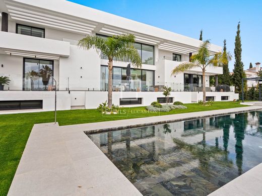 Villa in El Paraíso, Malaga