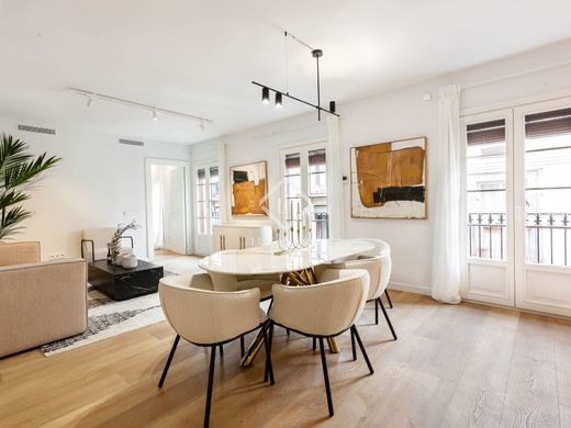 Apartment / Etagenwohnung in Barcelona, Provinz Barcelona