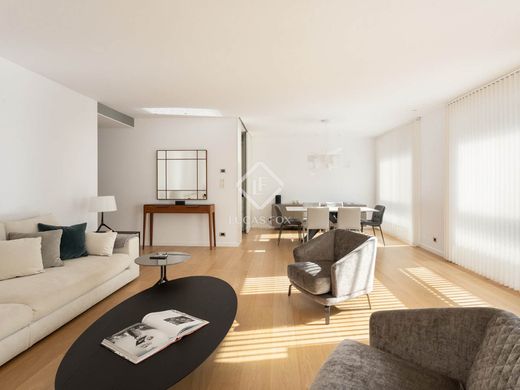 Apartment / Etagenwohnung in Barcelona, Provinz Barcelona