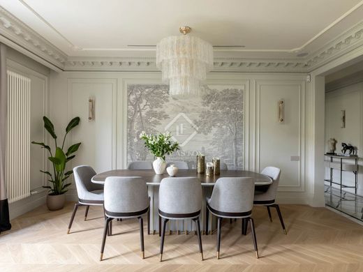 Apartment / Etagenwohnung in Barcelona, Provinz Barcelona