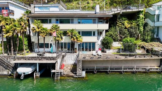 Villa in Bissone, Lugano