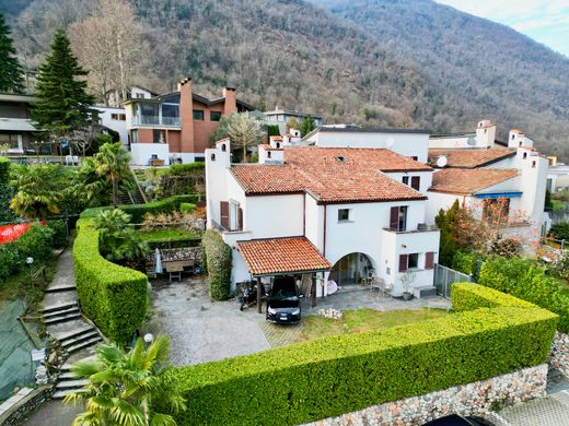 Luxus-Haus in Riva San Vitale, Mendrisio