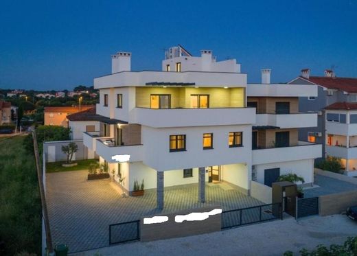 Albergo a Pola, Grad Pula