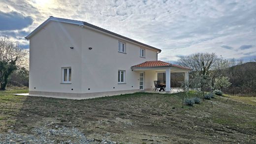 Villa for sale in Cerovlje