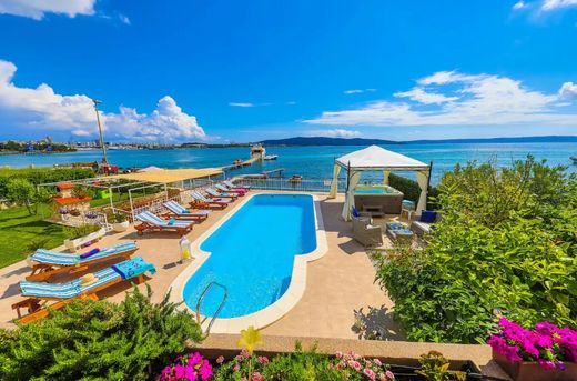 Villa in Kaštel Sućurac, Kaštela