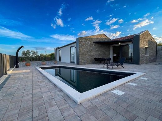 Villa à Grožnjan, Grožnjan-Grisignana