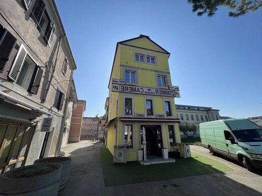 Albergo a Umago, Grad Umag