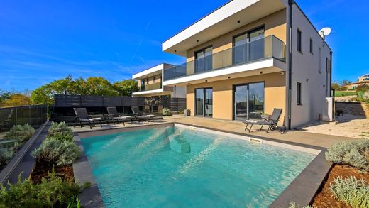 Villa en Svetvinčenat, Istria