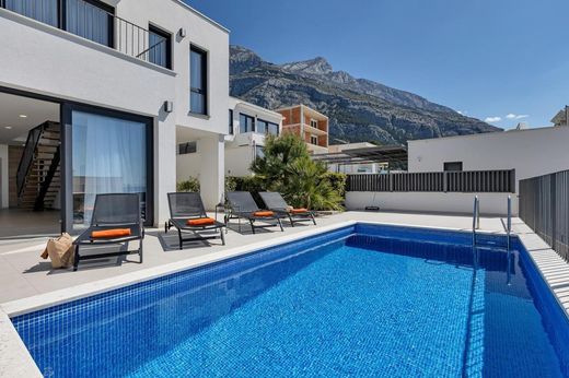 빌라 / Makarska, Town of Makarska