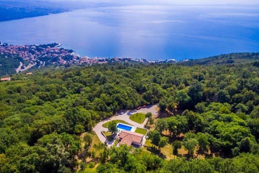 Villa Opatija, Grad Opatija