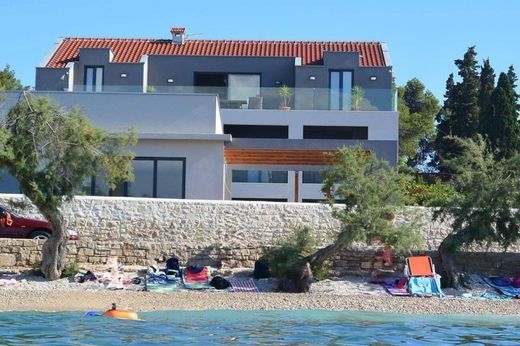Villa à Brac, Split-Dalmatia