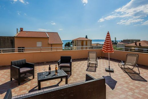 Hotel for sale in Kaštel Kambelovac