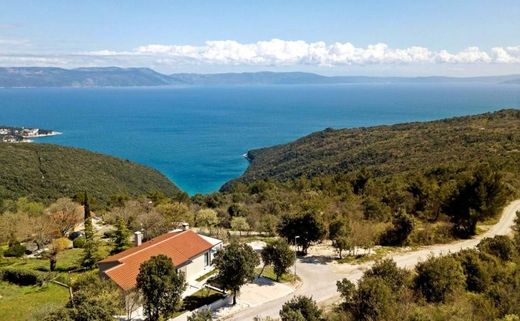 Villa a Rabac, Grad Labin