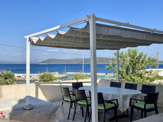 Hotel en Mali Drvenik, Grad Trogir