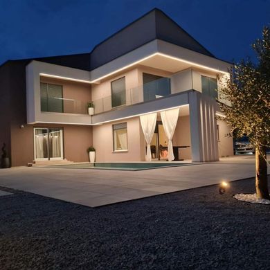 Villa in Vrbnik, Primorsko-Goranska