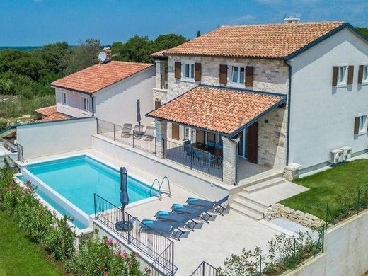 Villa a Sveti Lovreč, Istria