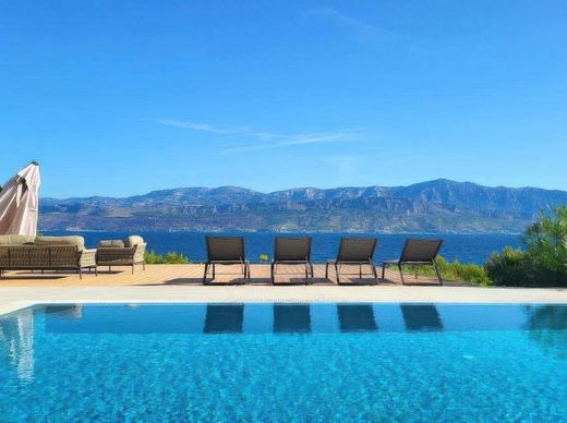 Willa w Splitska, Grad Supetar