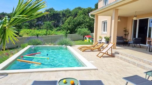 Villa Valdebek, Istria