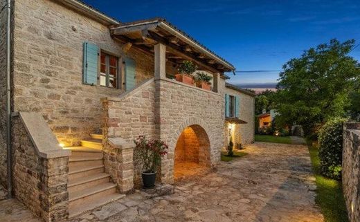 Villa en Pazin, Grad Pazin