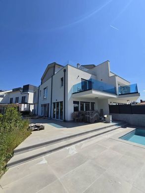 Villa a Parenzo, Grad Poreč