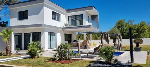 Villa in Svetvinčenat, Istria