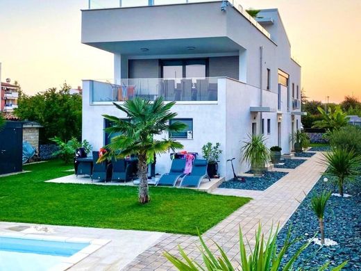 Villa for sale in Novigrad