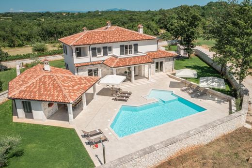 Villa a Tinjan, Istria