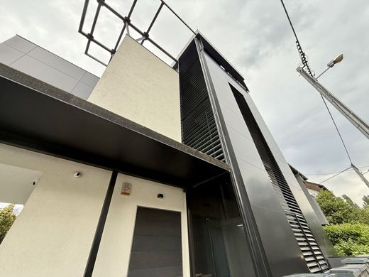 Villa a Črnomerec, Grad Zagreb