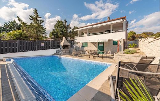 Villa in Mandre, Kolan