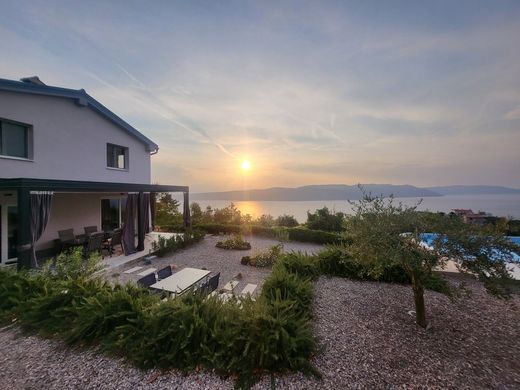 Villa a Rabac, Grad Labin