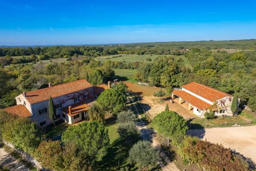 Villa en Svetvinčenat, Istria