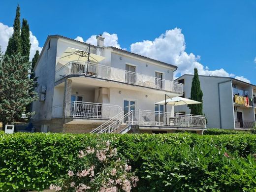 Hotel w Dramalj, Grad Crikvenica