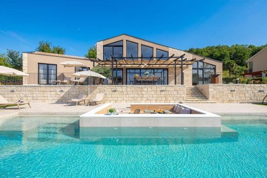 Вилла, Kašćerga, Grad Pazin