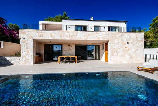 Villa Mali Iž, Zadar