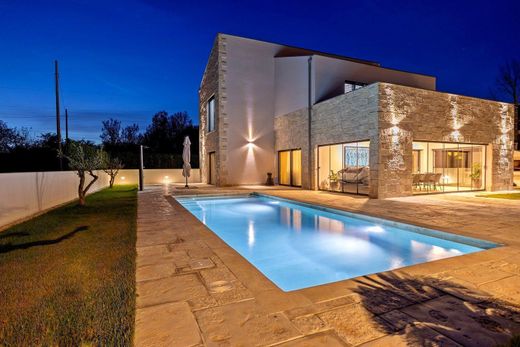 Villa in Svetvinčenat, Istria