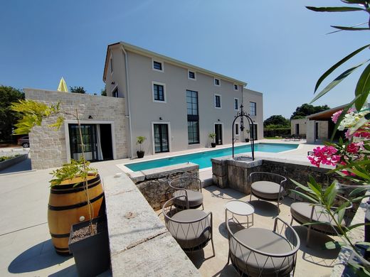 Villa a Parenzo, Grad Poreč