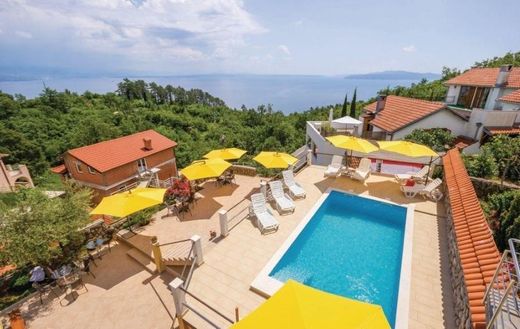 Albergo a Veprinac, Grad Opatija