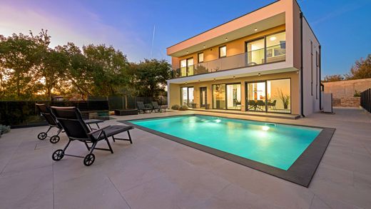 Villa à Svetvinčenat, Istria